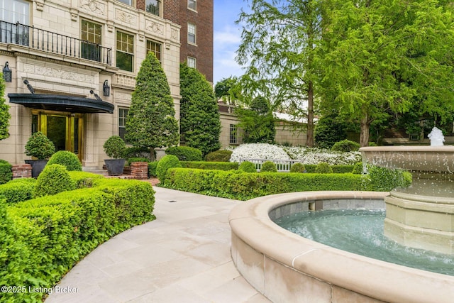 view of swimming pool