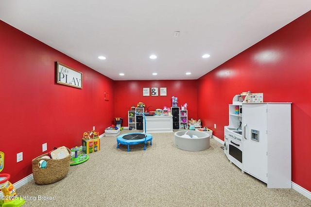 recreation room featuring carpet floors