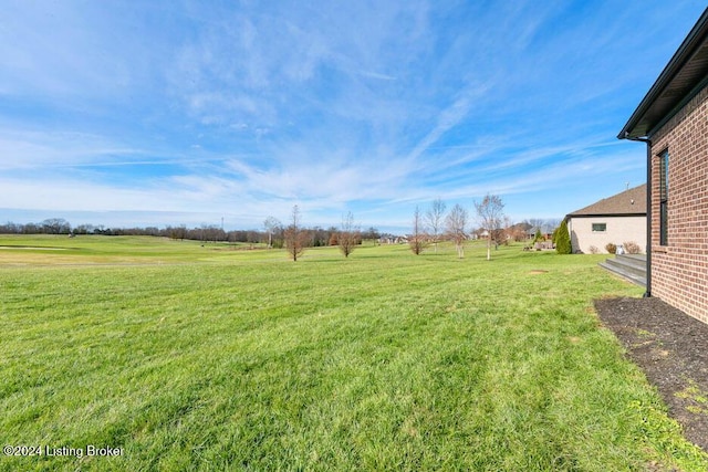 view of yard featuring a rural view