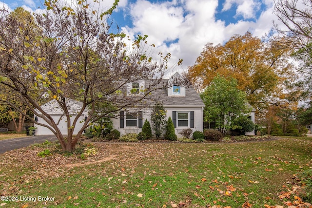 view of front of house with a front lawn