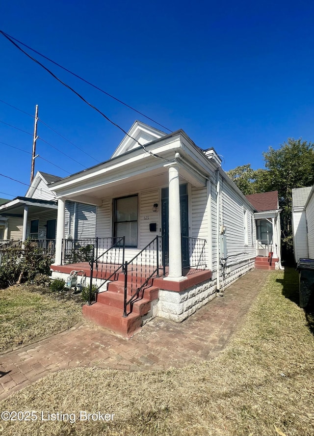 view of front of property with covered porch