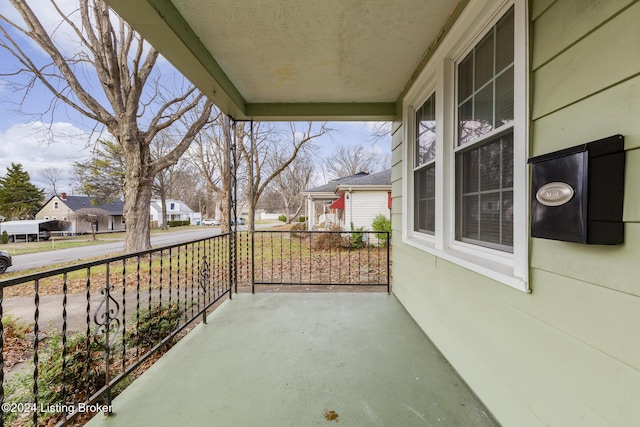 view of patio / terrace with covered porch