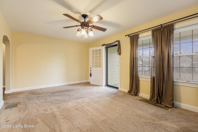 unfurnished room with light carpet and ceiling fan