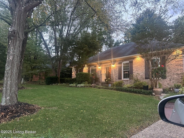 exterior space featuring a front yard