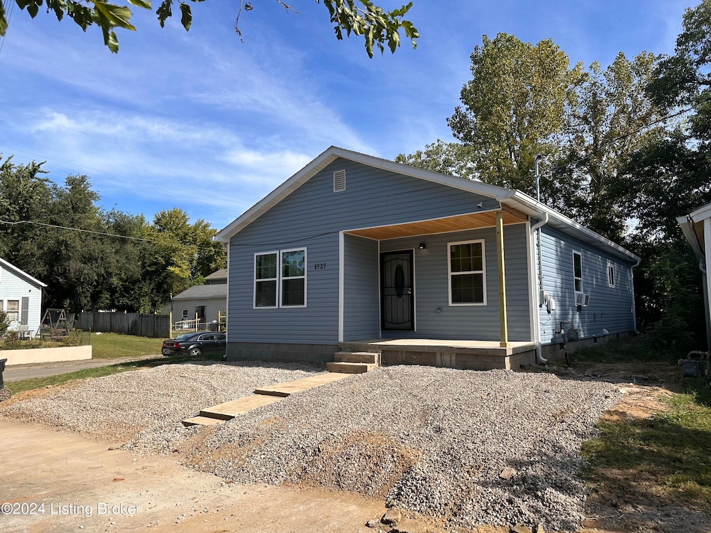 manufactured / mobile home featuring covered porch