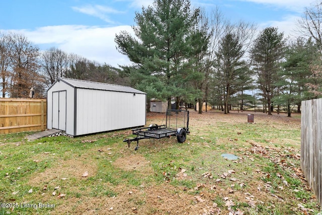 view of yard featuring a storage unit