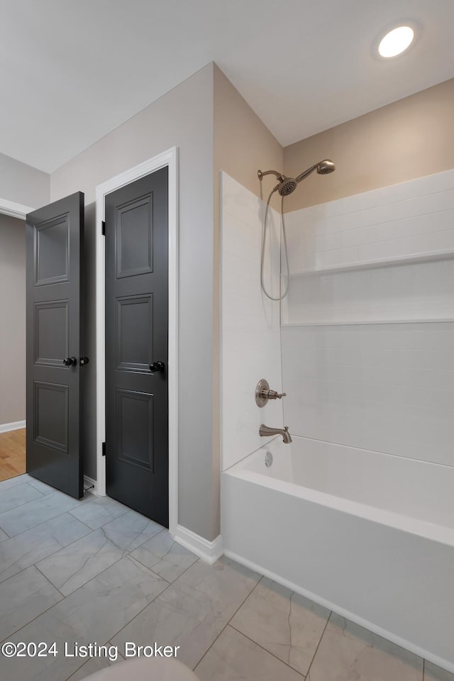 bathroom with tub / shower combination