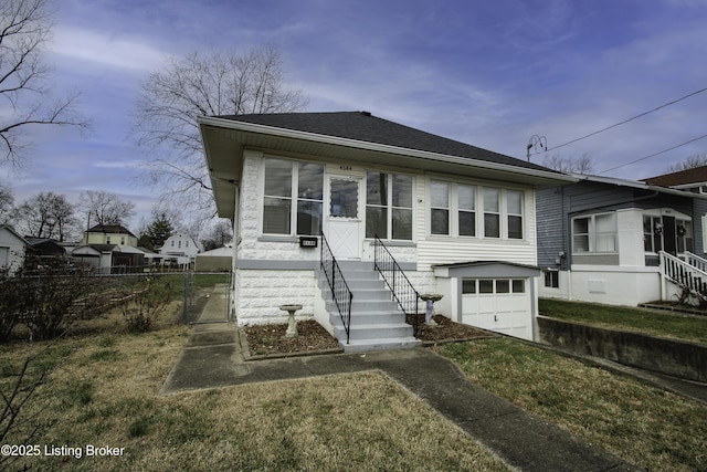 view of front of house featuring a front yard