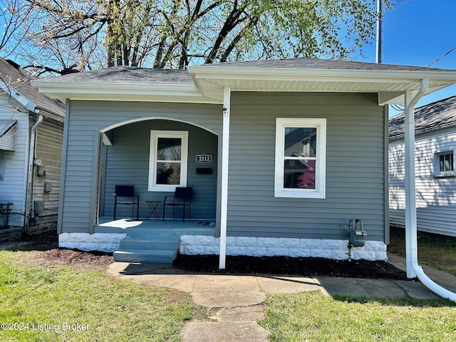 entrance to property featuring covered porch