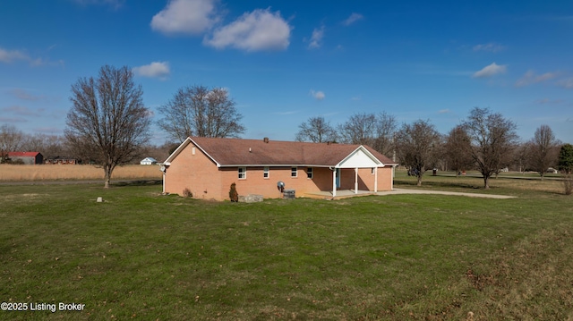 exterior space featuring a yard