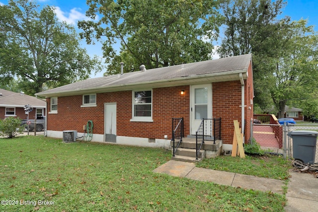 view of front facade featuring central AC unit and a front yard