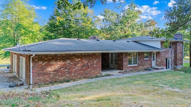 view of front facade featuring a garage and a front lawn