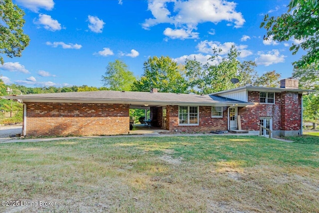 tri-level home featuring a front lawn and a carport