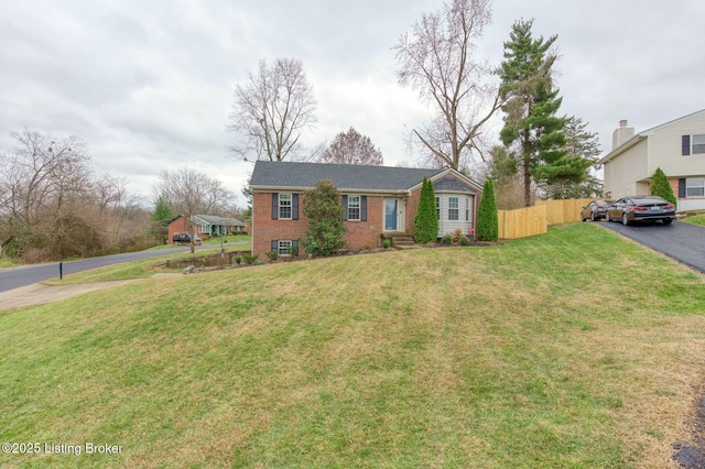 single story home with a front lawn