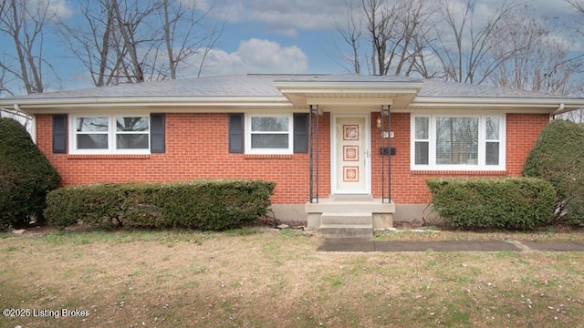 view of front of house with a front lawn