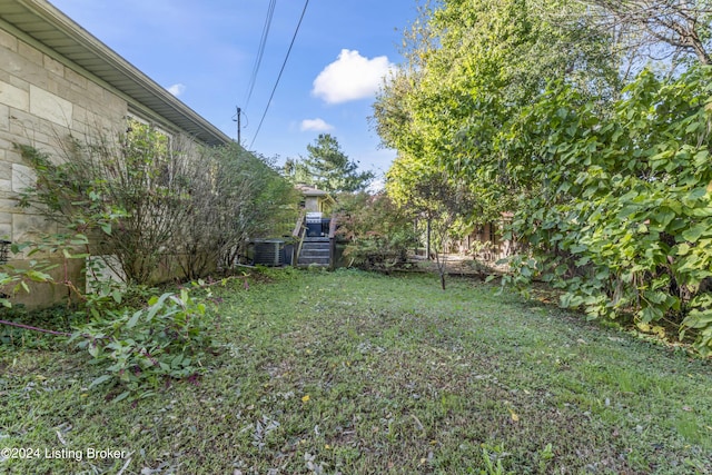 view of yard featuring central AC unit