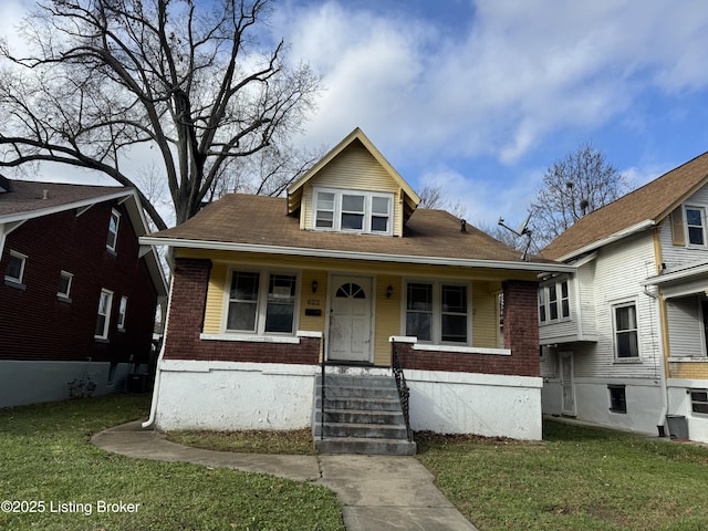 bungalow-style home featuring a front lawn