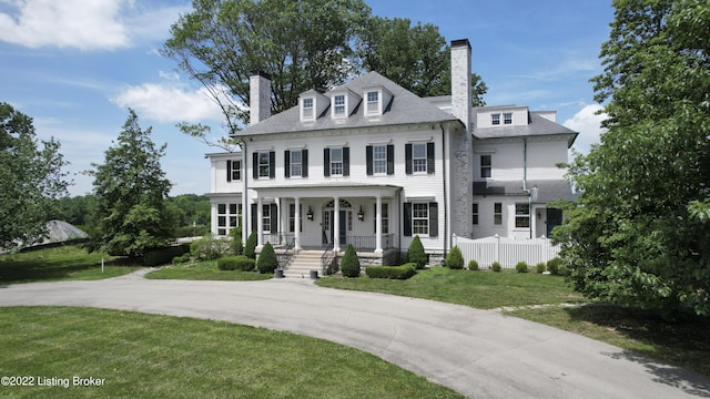 view of front of house featuring a front lawn and a porch