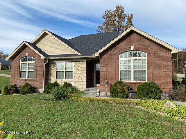 single story home with a front yard