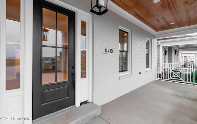 property entrance with covered porch