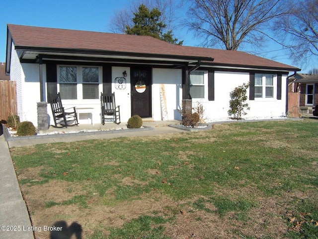 ranch-style house featuring a front lawn and covered porch