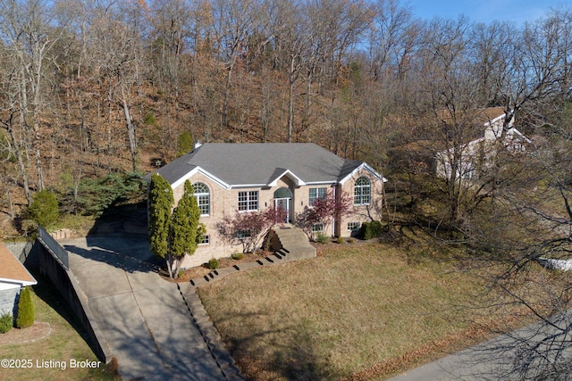 view of front facade with a front yard