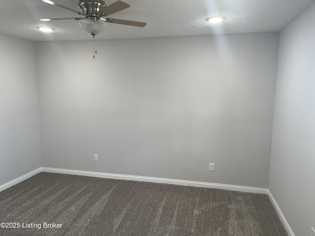 carpeted spare room featuring ceiling fan and a textured ceiling