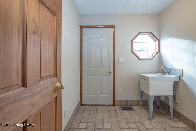 washroom featuring a textured ceiling