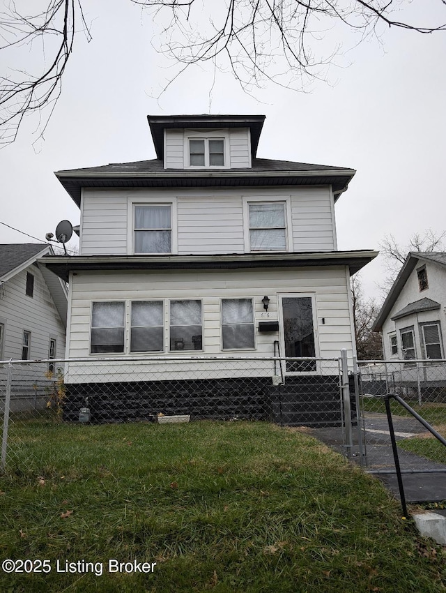 view of front facade with a front lawn