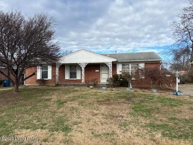 single story home featuring a front yard