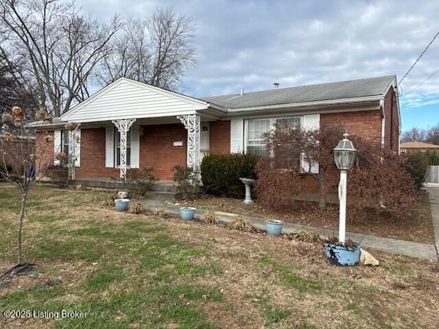 view of front of home with a front lawn