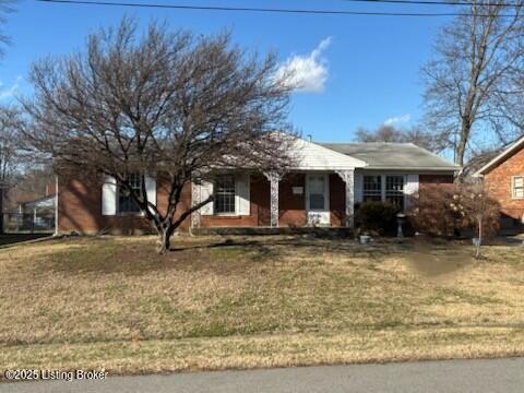 view of front of property with a front lawn