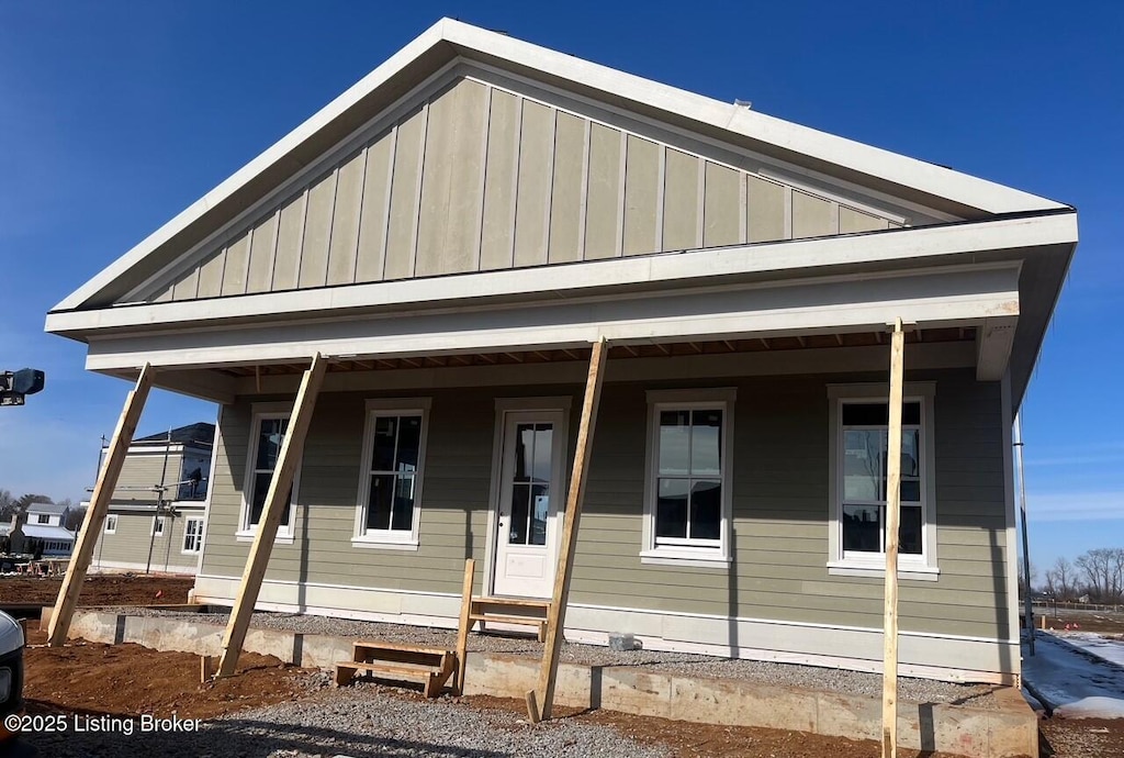 view of front of house with a porch