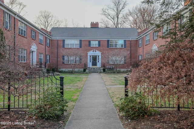 view of front of house featuring a front yard