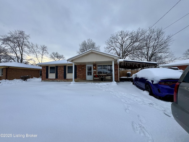 ranch-style house featuring covered porch