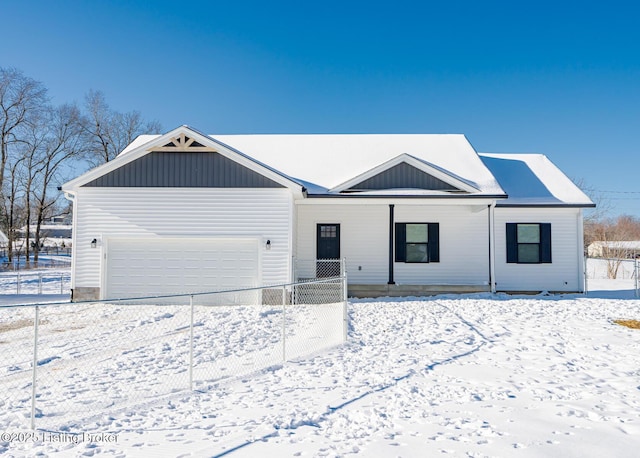 view of front facade featuring a garage