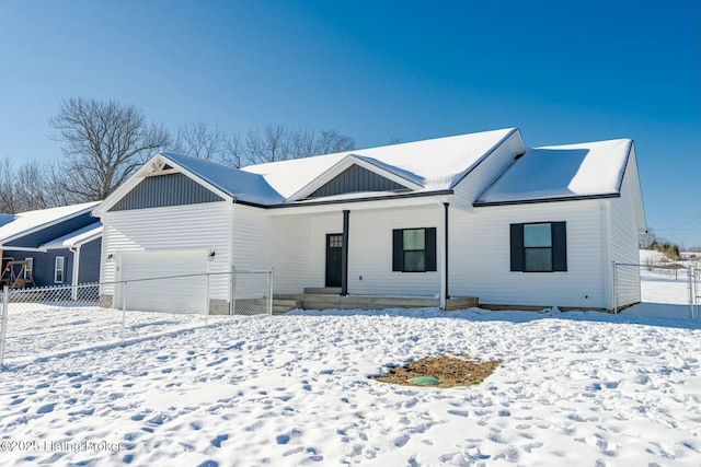 view of front facade featuring a garage