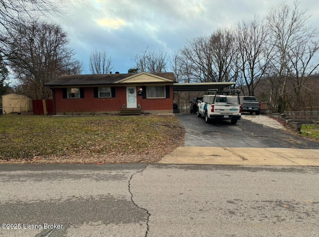 view of front facade featuring a carport and a front lawn