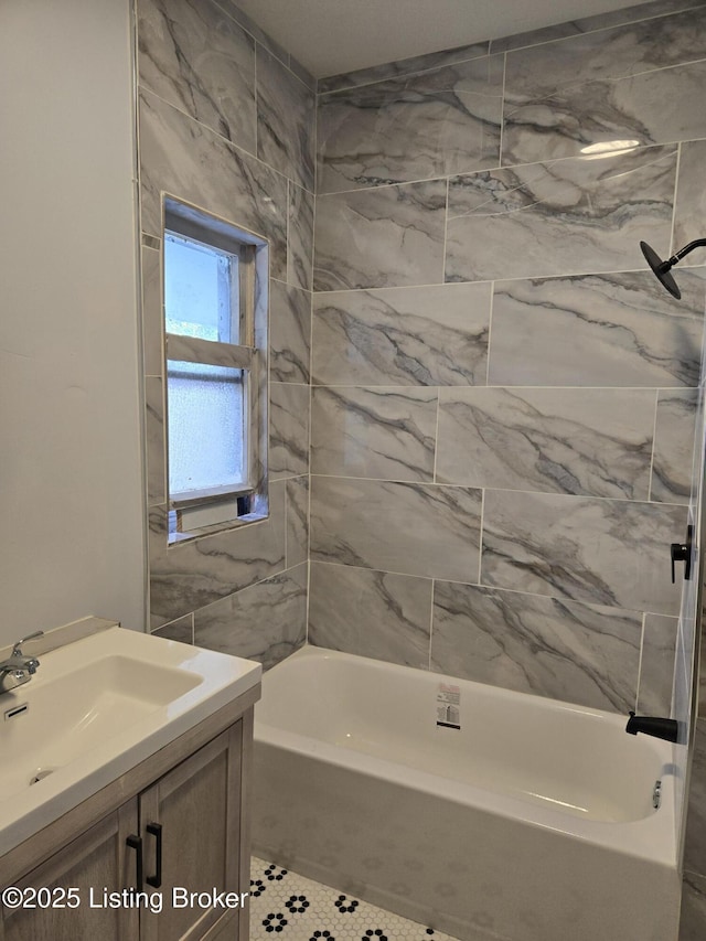 bathroom with vanity and tiled shower / bath