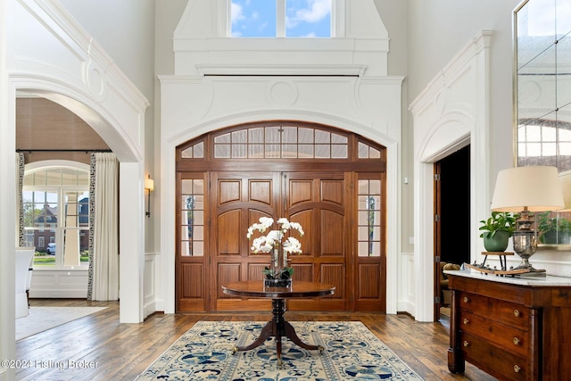 entryway with dark wood-type flooring and a high ceiling