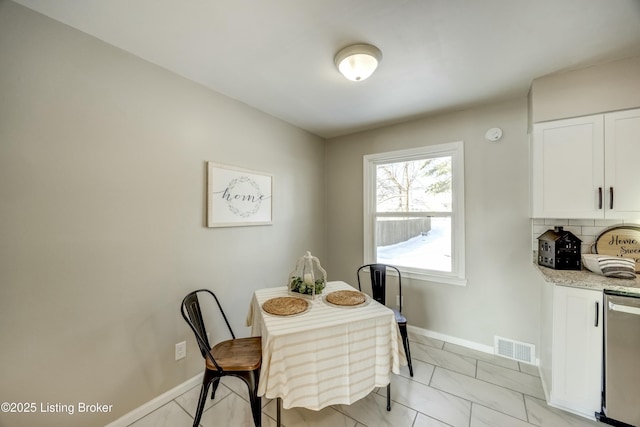 dining area featuring visible vents and baseboards