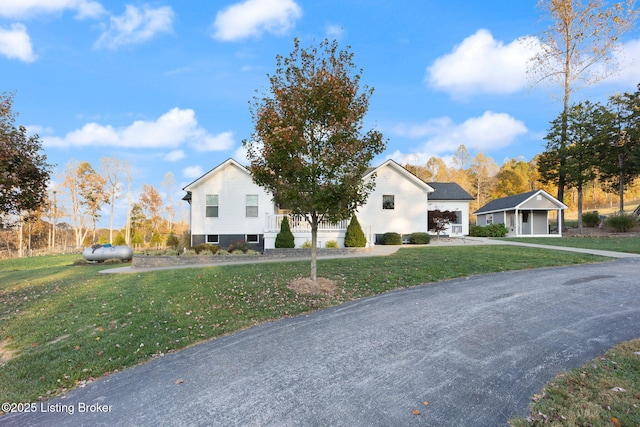 view of front of property with a front lawn