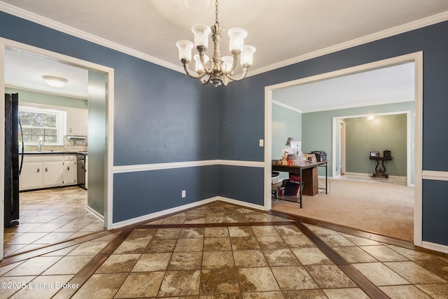 unfurnished dining area featuring ornamental molding, an inviting chandelier, carpet floors, and sink