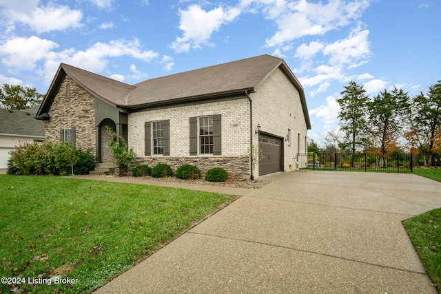 view of front facade with a front yard