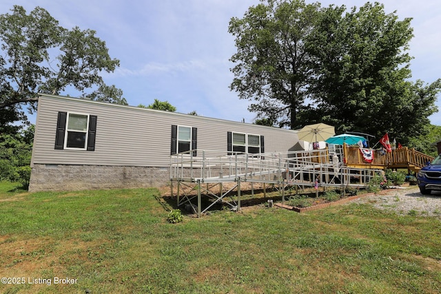 back of house featuring a yard