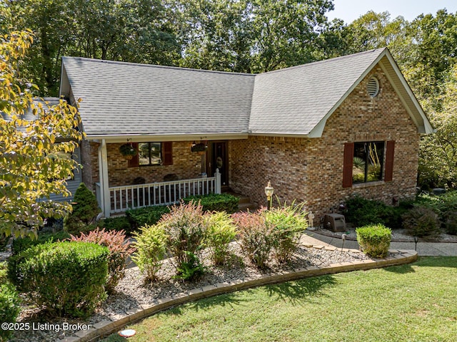 view of front of home featuring a front yard