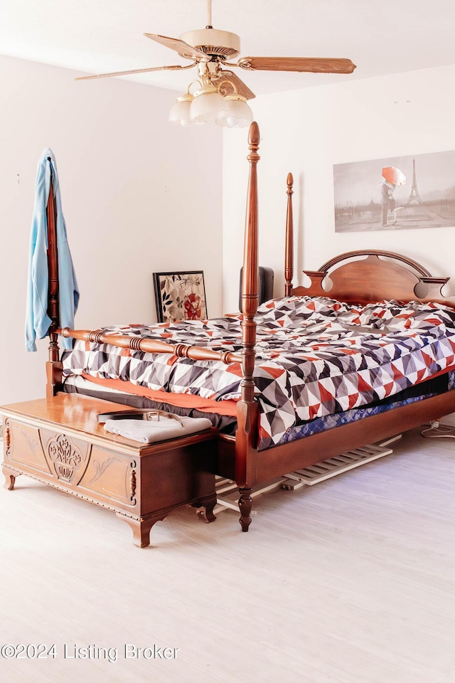 bedroom featuring ceiling fan