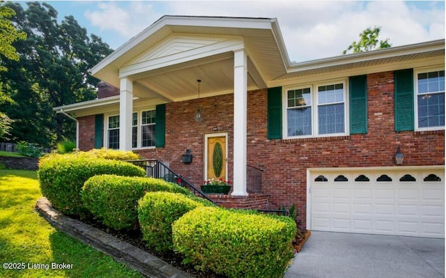 view of front facade featuring a garage