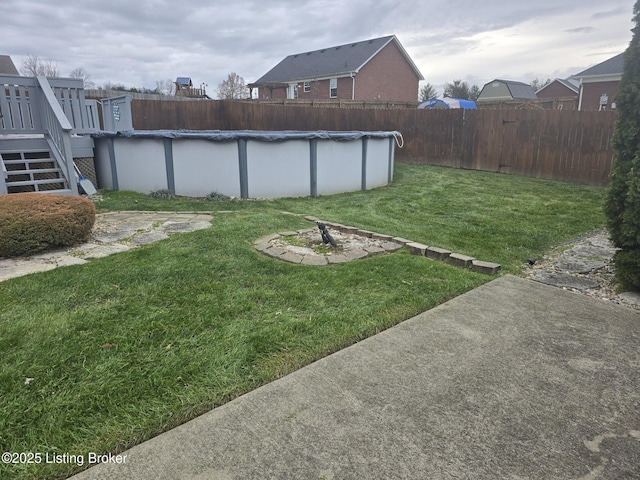 view of yard with a covered pool