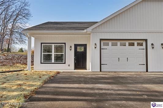 view of front of house featuring a garage